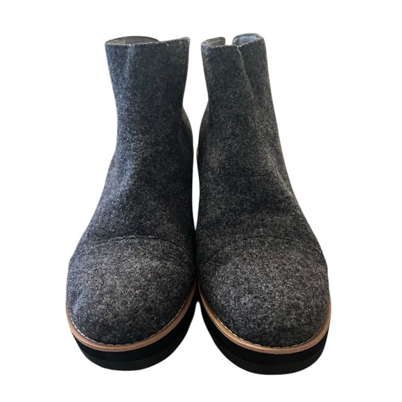 NWOB Eileen Fisher Women’s Loyal Wedge Booties in Charcoal Felt size 9 - Picture 5 of 7